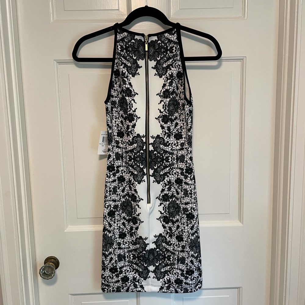 Black and White Lace Print Bodycon Dress - Picture 2 of 5